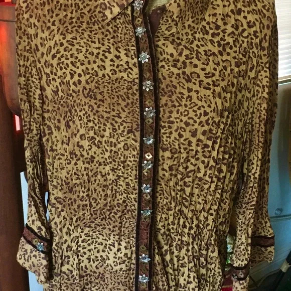 Leopard Print Button-Up Blouse Agora - Picture 1 of 2